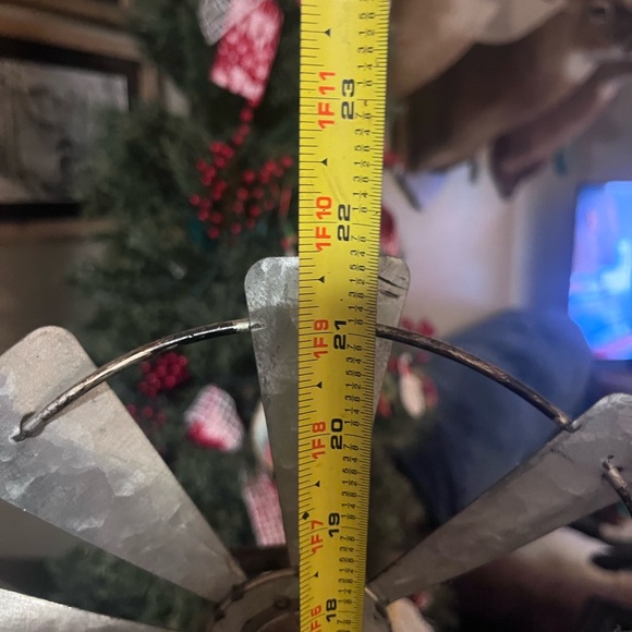 Rustic Windmill Table Decor - Picture 3 of 5